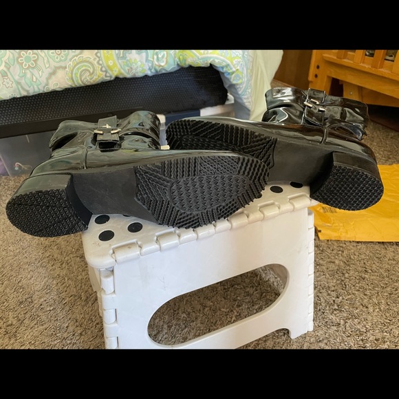 BEACON Black Patent Boots🖤 - Picture 6 of 6